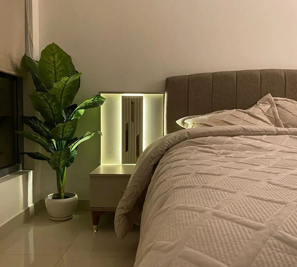 Private Room With Swimming Pool View In A New Building -Sharing Apartment 沙迦 阿拉伯联合酋长国