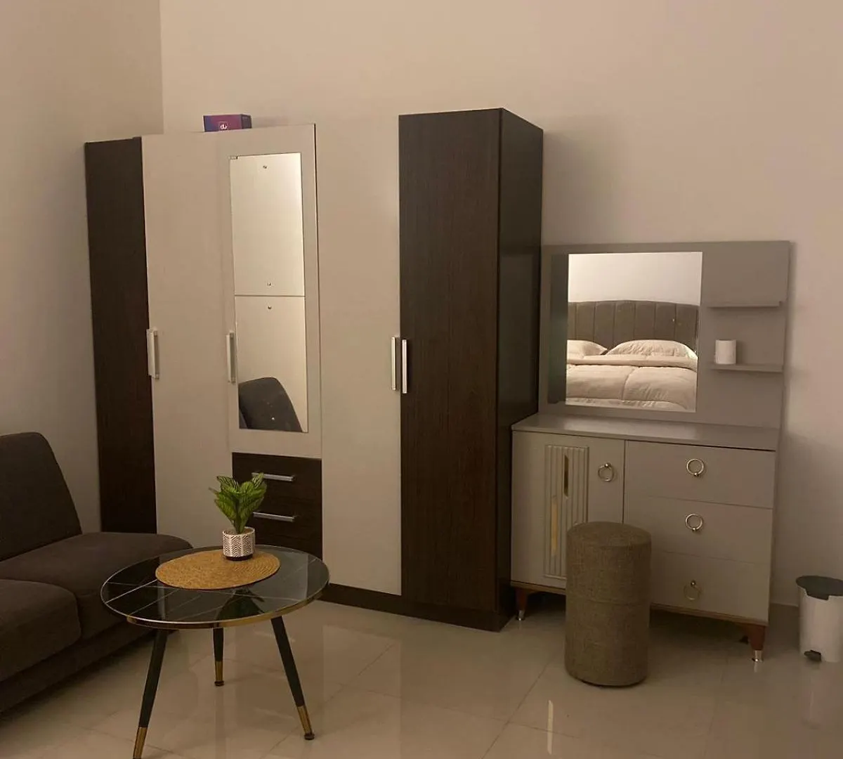 Private Room With Swimming Pool View In A New Building -Sharing Apartment 沙迦